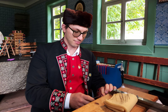 Mann in Haus Waldberg