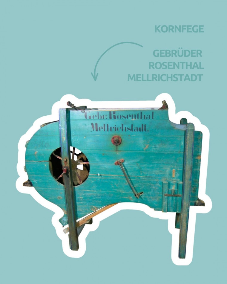 Kornfege mit der Bezeichnung &bdquo;Gebr&uuml;der Rosenthal, Mellrichstadt&ldquo;, d.h. der Nennung des H&auml;ndlers, um 1900. &copy; Sammlung Fr&auml;nkisches Freilandmuseum Fladungen, Inv.-Nr. 16256.