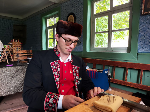 Mann in Haus Waldberg